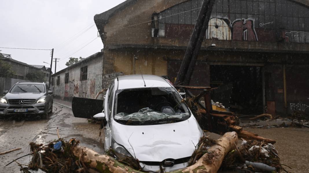 Komşuda da aynı kabus! Tarihin 'en şiddetli yağışı' 3